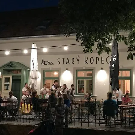 A Bistro Stary Kopec Konukevi Znojmo